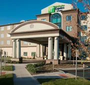 Holiday Inn Express and Suites Kansas City Airport by IHG hotel detail image 4