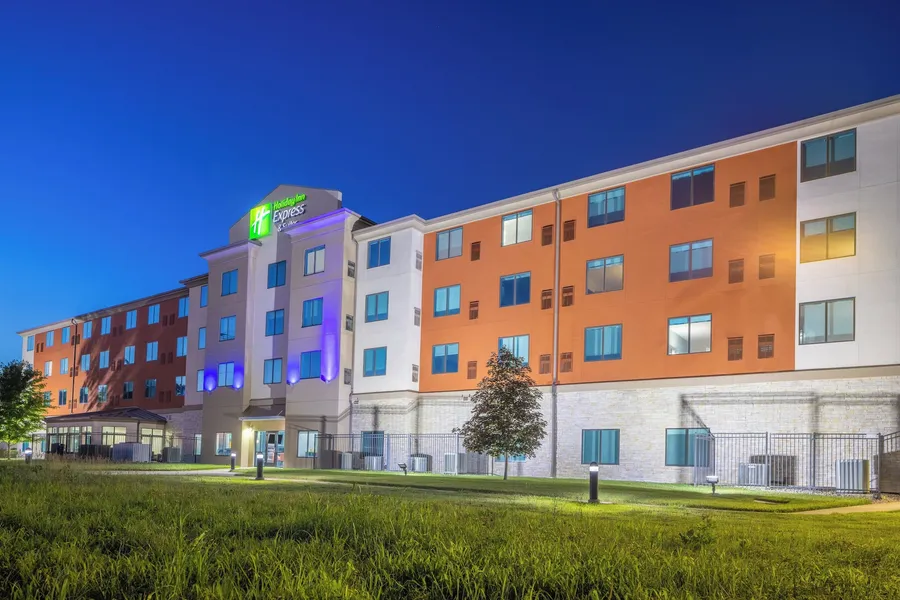 Holiday Inn Express and Suites Kansas City Airport by IHG hotel detail image 6