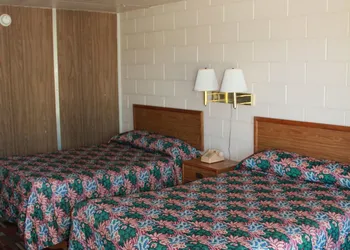 Budget Lakeview Inn hotel thumbnail 3