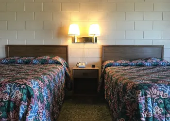 Budget Lakeview Inn hotel thumbnail 4