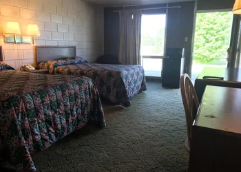 Budget Lakeview Inn hotel thumbnail 8