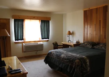 Wagon Wheel Restaurant Bar and Motel hotel thumbnail 5