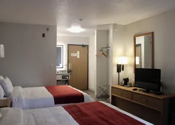 Eastwood Inn hotel thumbnail 7