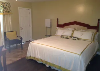 Pleasure Point Inn & Suites hotel thumbnail 5