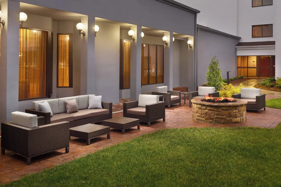 Courtyard by Marriott Charlotte Southpark hotel detail image 2