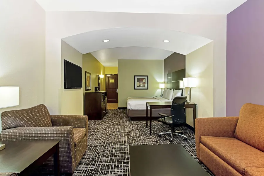 La Quinta Inn & Suites by Wyndham Denver Gateway Park hotel detail image 6