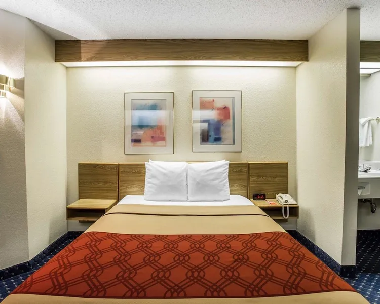 Econo Lodge Denver International Airport hotel detail image 6
