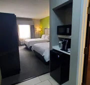 Holiday Inn Express Hotel & Suites Pearland by IHG hotel detail image 4