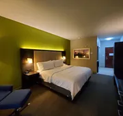Holiday Inn Express Hotel & Suites Pearland by IHG hotel detail image 7