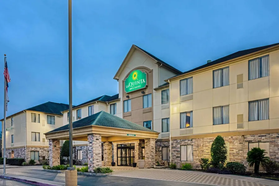 La Quinta Inn & Suites by Wyndham The Woodlands/Spring hotel detail image 2