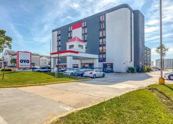 OYO Townhouse Houston George Bush Intercontinental hotel thumbnail 3