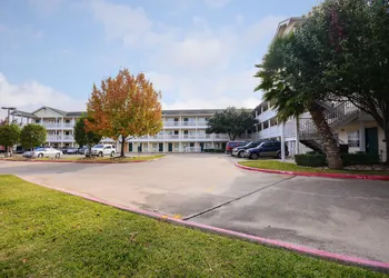 Intown Suites Extended Stay Select Houston - Stafford hotel thumbnail 2
