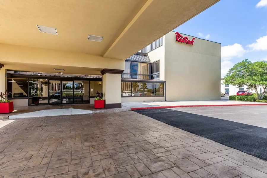 Red Roof Inn PLUS+ & Suites Houston - IAH Airport SW hotel detail image 2