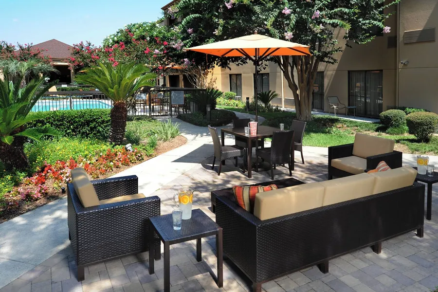 Courtyard by Marriott Houston Hobby Airport hotel detail image 2