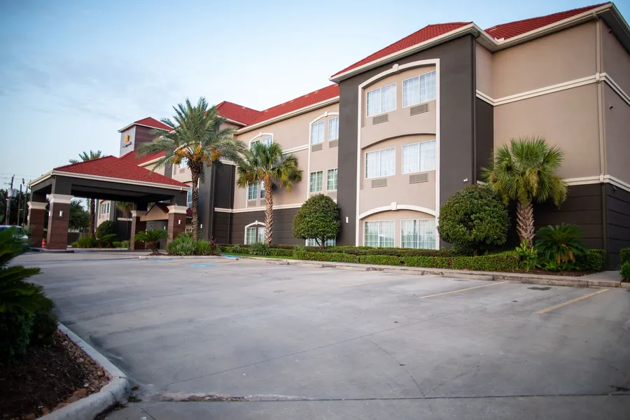 La Quinta Inn & Suites by Wyndham Houston East at Normandy hotel detail image 2