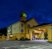 La Quinta Inn & Suites by Wyndham Pasadena hotel detail image 4