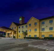 La Quinta Inn & Suites by Wyndham Pasadena hotel detail image 5