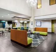 La Quinta Inn & Suites by Wyndham Pasadena hotel detail image 7