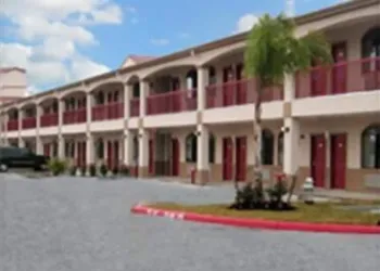 Palace Inn - Baytown I-10 hotel thumbnail 6
