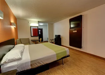 Motel 6 Houston Hobby hotel thumbnail 6