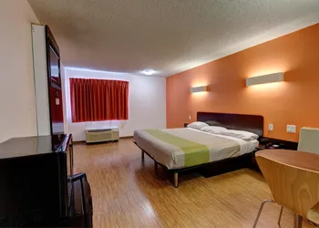 Motel 6 Houston Hobby hotel thumbnail 7