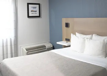 Quality Inn Portland Airport PDX OR hotel thumbnail 2