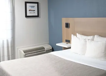 Quality Inn Portland Airport PDX OR hotel thumbnail 3