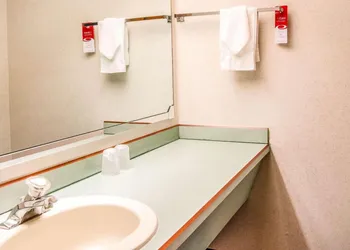 Econo Lodge Southeast Milwaukie/Portland hotel thumbnail 6