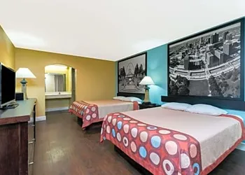Super 8 by Wyndham Fenton/St. Louis Area hotel thumbnail 3