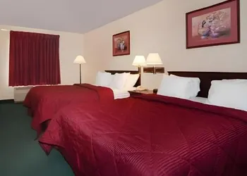 Quality Inn & Suites Arnold hotel thumbnail 2