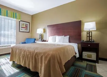 Quality Inn & Suites Arnold hotel thumbnail 4