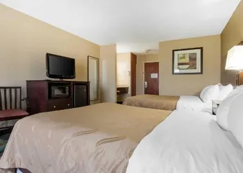 Quality Inn & Suites Arnold hotel thumbnail 5