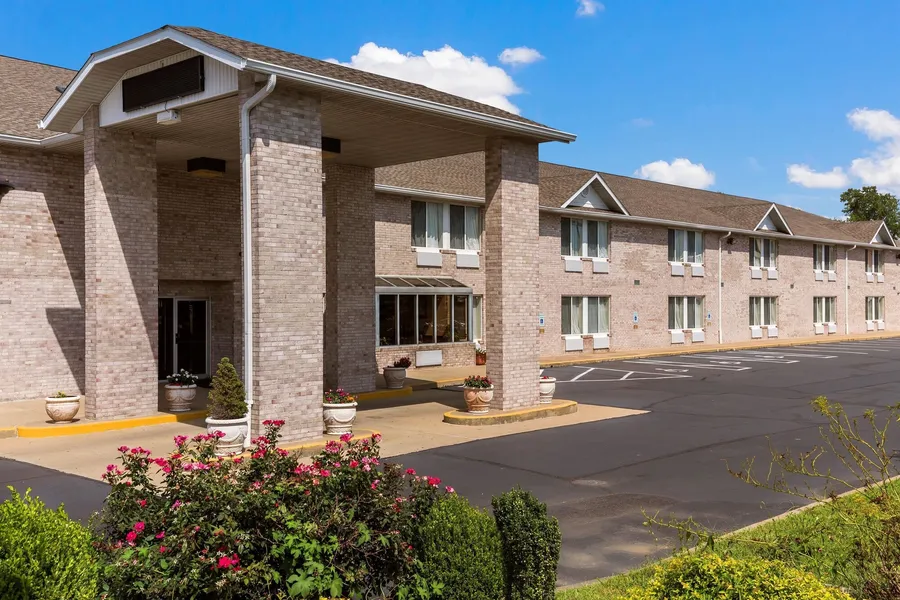 Econo Lodge Inn & Suites Fairview Heights - St. Louis hotel detail image 2