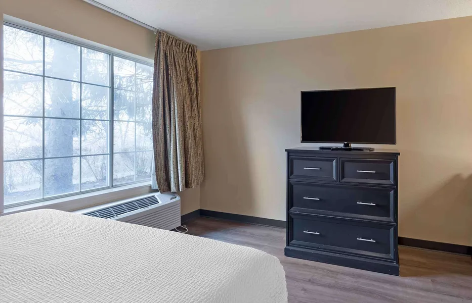 Extended Stay America Select Suites - St. Louis - Airport - Central hotel detail image 6