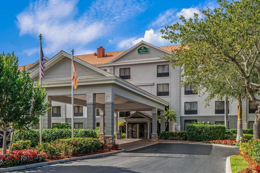 La Quinta Inn & Suites by Wyndham Bonita Springs Naples N. hotel detail image 2