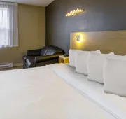 Clarion Pointe Quebec Airport hotel detail image 7