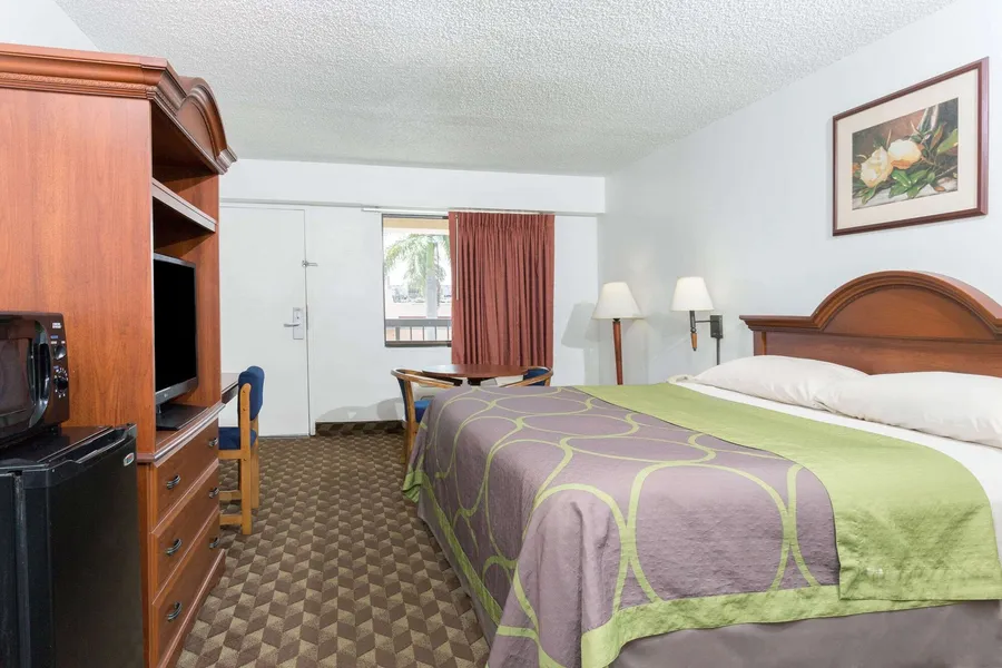 Super 8 by Wyndham Riviera Beach West Palm Beach hotel detail image 6