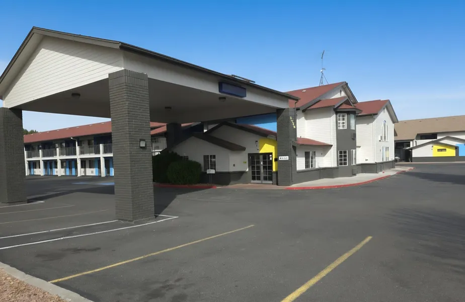 Days Inn & Suites by Wyndham Flagstaff I-40 hotel detail image 2