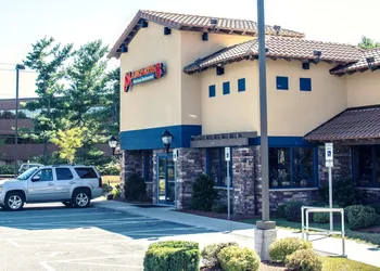 Quality Inn & Suites Lexington hotel thumbnail 6