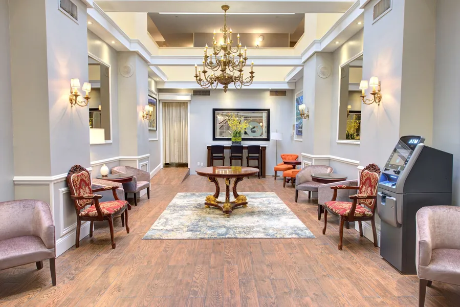 The Roslyn, Tapestry Collection by Hilton hotel detail image 2