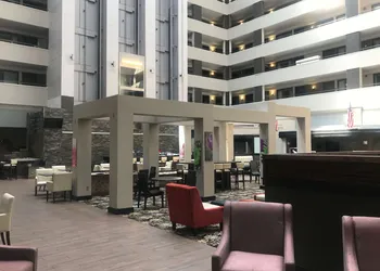 Ramada by Wyndham Southfield hotel thumbnail 2