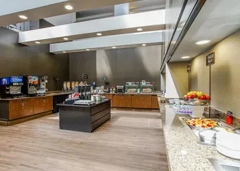Ramada by Wyndham Southfield hotel thumbnail 8