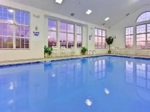 Holiday Inn Express Hotel & Suites Southfield - Detroit hotel thumbnail 2
