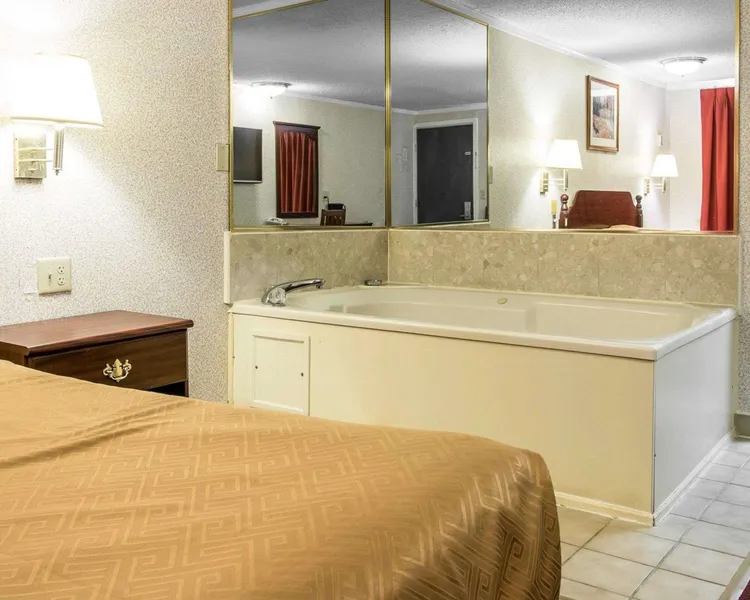 Rodeway Inn Madison Heights - Detroit hotel detail image 6