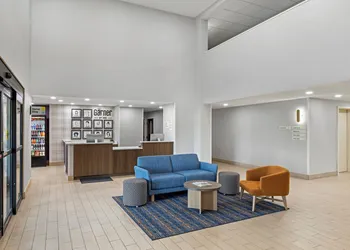Garner Hotel Warren Northwest by IHG hotel thumbnail 6