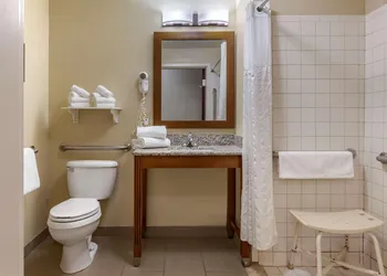 Comfort Inn Warren - Detroit North hotel thumbnail 4