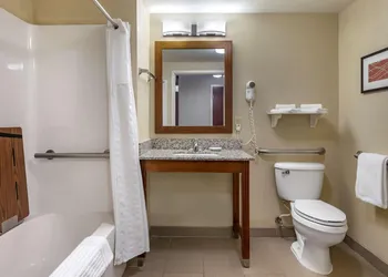 Comfort Inn Warren - Detroit North hotel thumbnail 5