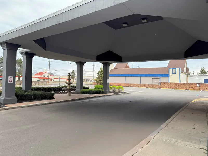 Quality Inn and Suites Livonia hotel detail image 2