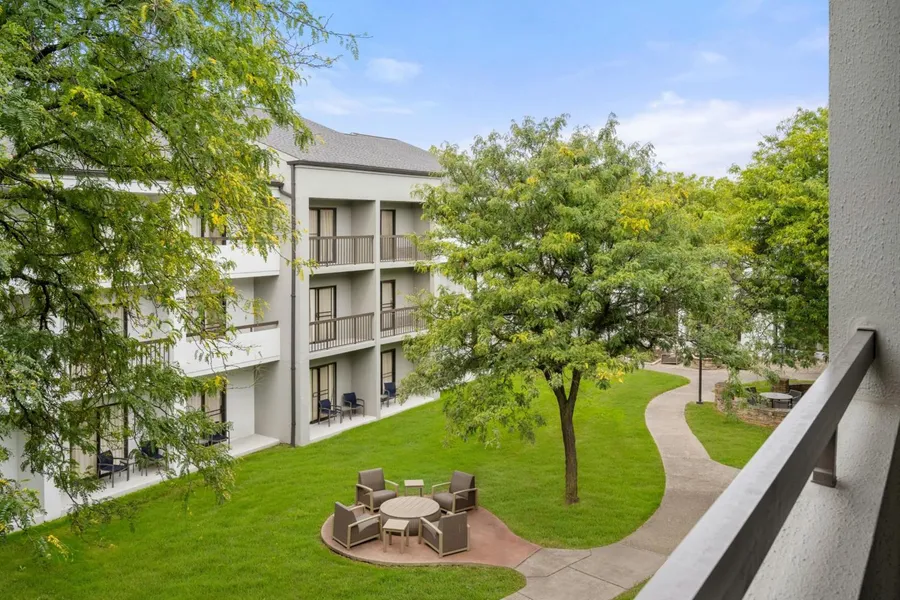 Courtyard by Marriott Detroit Metropolitan Airport Romulus hotel detail image 6