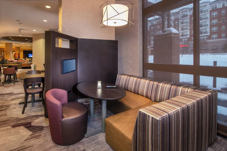 Courtyard by Marriott Dunn Loring Fairfax hotel detail image 2